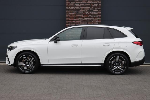 Mercedes-Benz GLC-KLASSE 300e 4MATIC Premium+ AMG Line Aut9 | Luchtvering | Achterasbesturing | Distronic+ | Burmester | Trekhaak | HUD | Verwarmd Stuurwiel | Digital Light | Keyless Go |