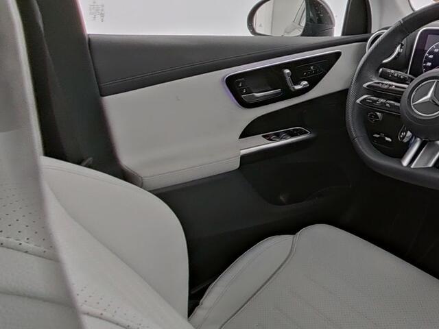 Mercedes-Benz GLC-KLASSE 400 e 4MATIC AMG Plug-In Hybride | AMG Line | Night Pakket | Trekhaak | Airmatic | Achterasbesturing | Panaorama Schuif-Kanteldak Inclusief 24 maanden MB Certified garantie voor Europa.