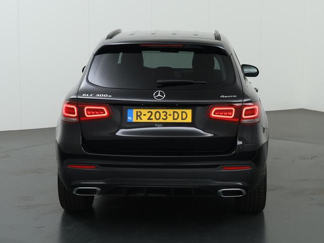 Mercedes-Benz GLC-KLASSE 300e 4MATIC Business Solution AMG | Night | 20" lichtmetalen velgen | Stoelverwarming | Sfeerverlichting |