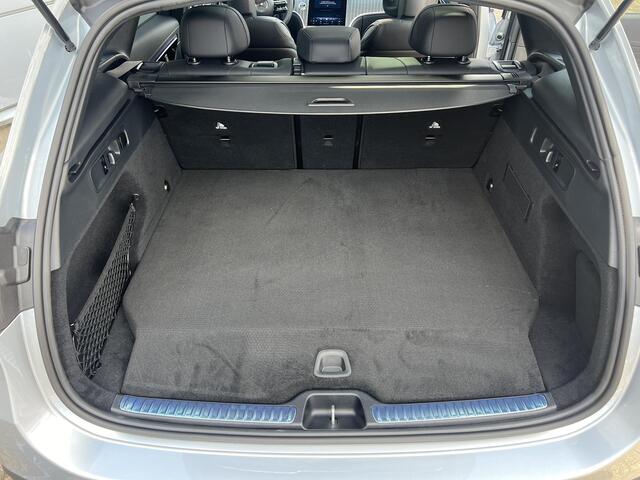 Mercedes-Benz GLC-KLASSE 300 e 4MATIC Sport Edition | AMG Line | Nappa Leder Zwart | Premium Pakket | Night Pakket | Winter Pakket | Rijassistentiepakket Plus | Panoramadak | Trekhaak | 360° Camera | Burmester 3D Surround | Elektrisch Verstelbare Stoelen + Memory