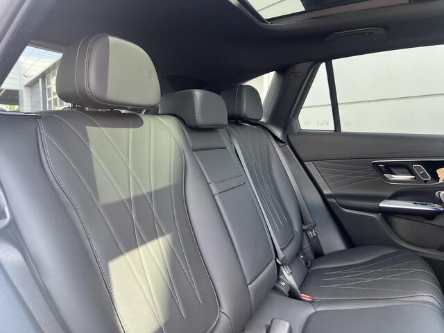 Mercedes-Benz GLC-KLASSE 300 e 4MATIC Sport Edition | AMG Line | Nappa Leder Zwart | Premium Pakket | Night Pakket | Winter Pakket | Rijassistentiepakket Plus | Panoramadak | Trekhaak | 360° Camera | Burmester 3D Surround | Elektrisch Verstelbare Stoelen + Memory