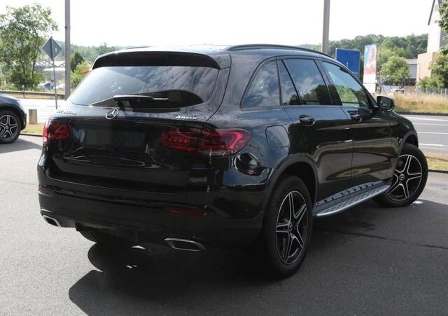 Mercedes-Benz GLC-KLASSE 300de 4MATIC AMG Line Night Pakket Treeplanken Trekhaak 19 Inch LED Navi
