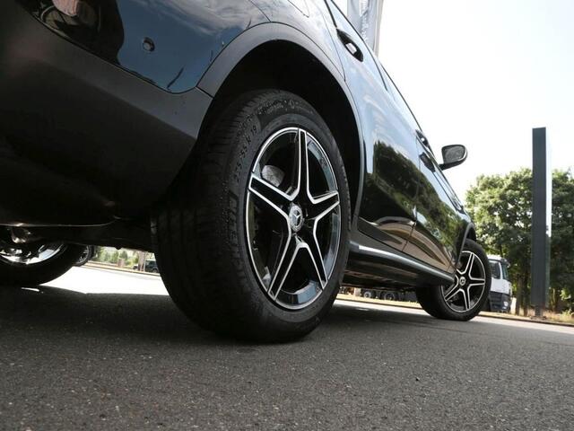 Mercedes-Benz GLC-KLASSE 300de 4MATIC AMG Line Night Pakket Treeplanken Trekhaak 19 Inch LED Navi