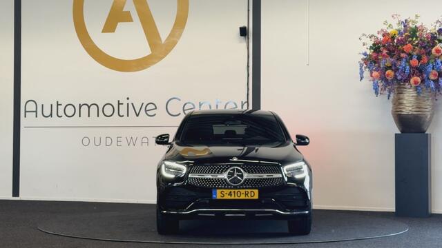 Mercedes-Benz GLC-KLASSE 300e 4MATIC AMG | PHEV | CAMERA | LEER | CARPLAY | SFEERVERLICHT