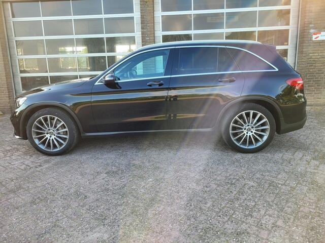 Mercedes-Benz GLC-KLASSE 250 4 MATIC AMG LINE 210 pk met trekhaak.