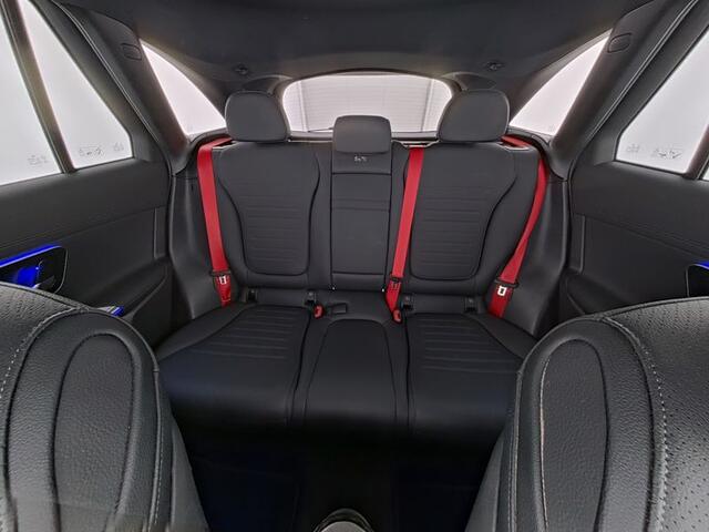 Mercedes-Benz GLC-KLASSE 300 e 4MATIC AMG Plug-In Hybride Edition AMG-Line | Panorama Schuif-Kanteldak | Alarm Klasse 3 | Trekhaak | Burmester® . Inclusief 24 maanden MB Certified garantie voor Europa.