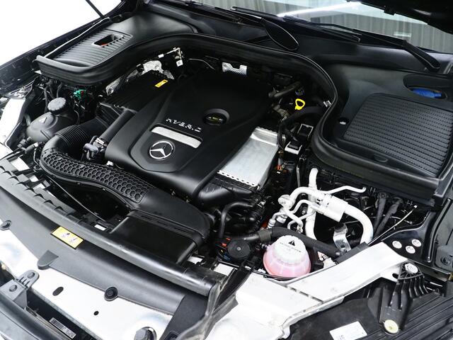 Mercedes-Benz GLC-KLASSE 300e 4MATIC AMG | Panoramadak | Trekhaak | Camera | Cruise | DAB | Stoelverwarming