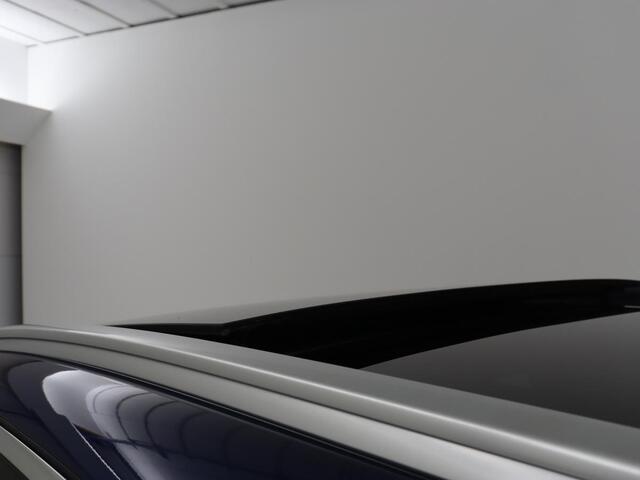 Mercedes-Benz GLC-KLASSE 300e 4Matic AMG | Panoramadak | Two-Tone Leder | 360 Camera | Stoelverwarming | Burmester | Carplay | Digital Cockpit | Keyless | Navigatie | Sfeerverlichting | PHEV | Plug In