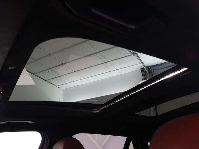 Mercedes-Benz GLC-KLASSE 300e 4Matic AMG | Panoramadak | Two-Tone Leder | 360 Camera | Stoelverwarming | Burmester | Carplay | Digital Cockpit | Keyless | Navigatie | Sfeerverlichting | PHEV | Plug In