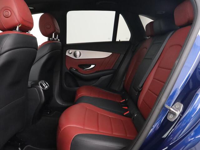 Mercedes-Benz GLC-KLASSE 300e 4Matic AMG | Panoramadak | Two-Tone Leder | 360 Camera | Stoelverwarming | Burmester | Carplay | Digital Cockpit | Keyless | Navigatie | Sfeerverlichting | PHEV | Plug In