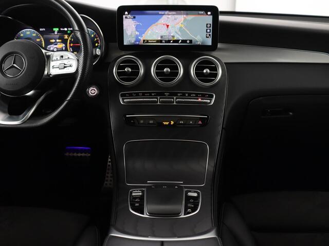 Mercedes-Benz GLC-KLASSE Coupé 300e 4Matic Business Solution AMG | Panoramadak | 360 Camera | Burmester Surround | Stoelverwarming | Trekhaak | Carplay | Matrix LED | Keyless | Leder/Alcantara