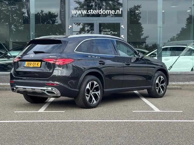 Mercedes-Benz GLC-KLASSE 300e 4MATIC AVANTGARDE line l MBUX l Niveau Regeling l LED adaptief l Sfeerverlichting l Elektr. bed. achterklep l Stoelverwarming l Smartphone integratiepakket l Parkeerpakket l Draadloos opladen voor telefoon l Airconditioning lSpiegel pakket l Camera l