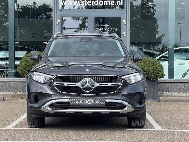 Mercedes-Benz GLC-KLASSE 300e 4MATIC AVANTGARDE line l MBUX l Niveau Regeling l LED adaptief l Sfeerverlichting l Elektr. bed. achterklep l Stoelverwarming l Smartphone integratiepakket l Parkeerpakket l Draadloos opladen voor telefoon l Airconditioning lSpiegel pakket l Camera l