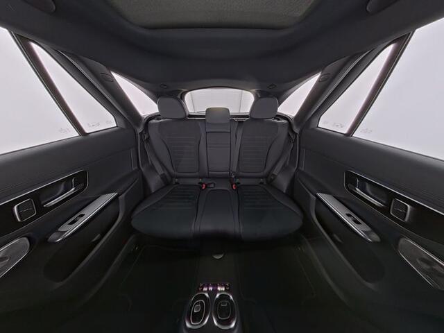 Mercedes-Benz GLC-KLASSE 300 e 4MATIC AMG Plug-In Hybride AMG Line | Night Pakket | Panorama Schuif-Kanteldak | 20 Inch AMG Velgen. Inclusief 24 maanden MB Certified garantie voor Europa.