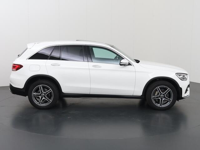 Mercedes-Benz GLC-KLASSE 300e 4MATIC | AMG Line | Panoramadak | Stoelverwarming | Sfeerverlichting | Apple carplay/Android auto | 360° Camera |