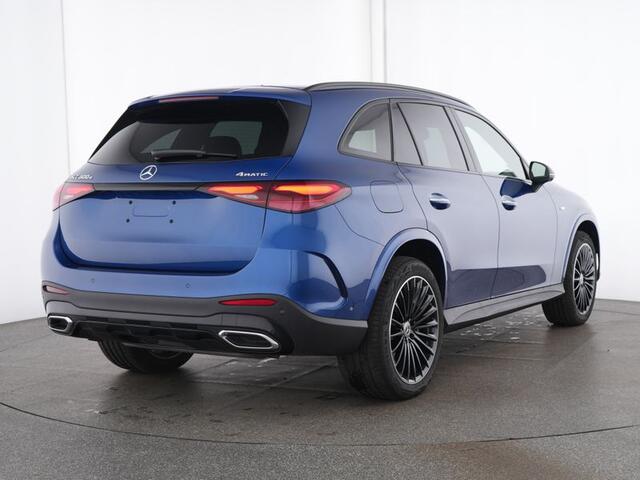 Mercedes-Benz GLC-KLASSE 300 e 4MATIC AMG Plug-In Hybride AMG line | Night Pakket | Panorama Schuif-Kanteldak | 20" multispaaks lichtmetalen AMG velgen | 360° camera. Inclusief 24 maanden MB Certified garantie voor Europa.