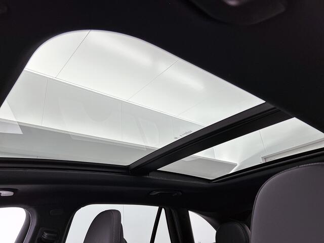 Mercedes-Benz GLC-KLASSE 300e 4MATIC Sport Edition | Premium pakket | Winter pakket | Nightpakket | Rijassistentiepakket Plus | Trekhaak | Digital Light | Smartphone integratie | Panoramaschuifdak | 360° camera |