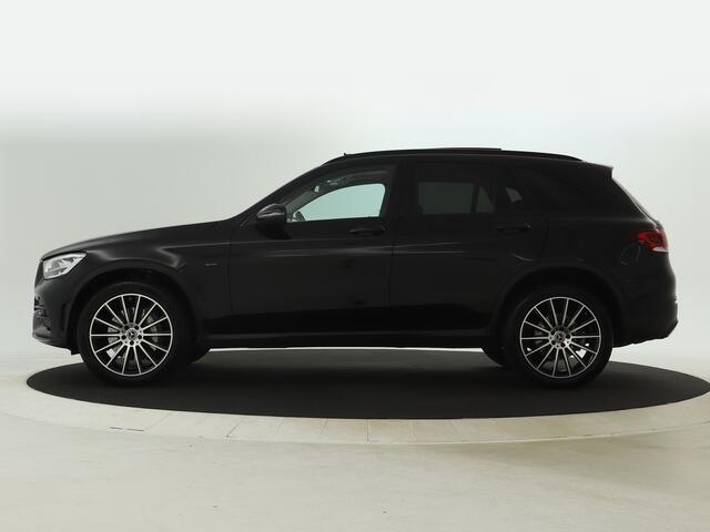 Mercedes-Benz GLC-KLASSE 300 e 4MATIC AMG Plug-In Hybride | Night Pakket | Panorama Schuif-Kanteldak | 20 Inch AMG Velgen | Inclusief 24 maanden MB Certified garantie voor Europa.