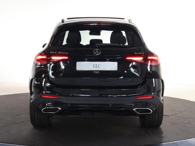 Mercedes-Benz GLC-KLASSE 300e 4MATIC Sport Edition | Panoramaschuifdak | Premium pakket | Nightpakket | 360° camera | Dodehoekassistent | DIGITAL LIGHT | Trekhaak |
