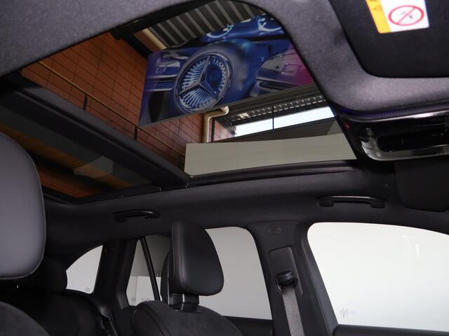 Mercedes-Benz GLC-KLASSE 300e 4MATIC Sport Edition | Panoramaschuifdak | Premium pakket | Nightpakket | 360° camera | Dodehoekassistent | DIGITAL LIGHT |