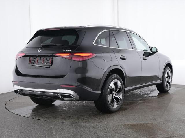 Mercedes-Benz GLC-KLASSE 300 e 4MATIC Plug-In Hybride Trekhaak | Sfeerverlichting | 19 Inch Velgen | Stuur en Stoelverwarming | Memory Voorstoelen. Inclusief 24 maanden MB Certified garantie voor Europa.