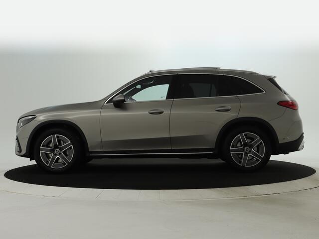 Mercedes-Benz GLC-KLASSE 200 4-MATIC AMG Line | Trekhaak | Panoramadak | Alarm | Tredeplanken | 360 gr Camera | Dode Hoek Ass | Inclusief 24 maanden Mercedes-Benz Certified garantie voor Europa.