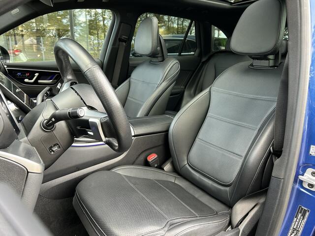 Mercedes-Benz GLC-KLASSE 300e AMG 4Matic // Trekhaak // Massage // Burmester 3D // Multi Contour Stoelen // 360 // Distronic // Panoramadak // AirBalance