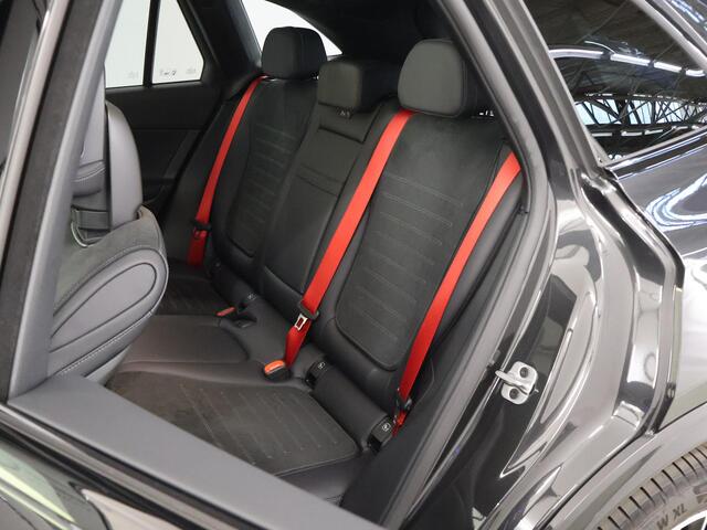 Mercedes-Benz GLC-KLASSE 300e 4MATIC AMG Line | Night | Panoramadak | Rij assistentie pakket | Digital light | Burmester | Winter pakket | Trekhaak |