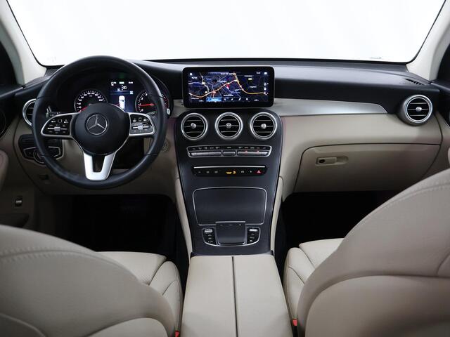 Mercedes-Benz GLC-KLASSE 200 4MATIC Premium | Treeplanken | Stoelverwarming | Widescreen | Multibeam |