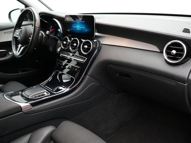 Mercedes-Benz GLC-KLASSE 300e 4MATIC Premium Plug In Hybrid 320pk Dealer O.H PHEV | Adaptive Cruise | Trekhaak af Fabriek | 360 Camera | Night Pakket | Sidesteps | 19"L.M | Keyless | Apple Carplay | Lederen Sportstoelen Verwarmd | Navigatie |