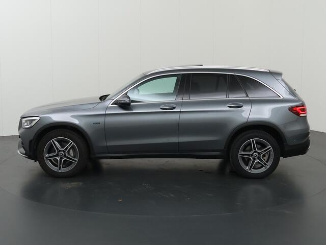 Mercedes-Benz GLC-KLASSE 300e 4MATIC Premium | AMG | Trekhaak | Widescreen | Stoelverwarming | Panoramadak |