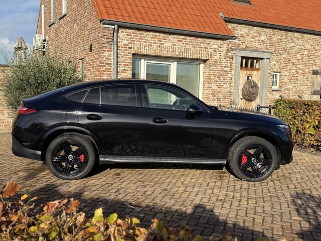 Mercedes-Benz GLC-KLASSE Coupé 300e 4MATIC AMG Line Plug-In Hybride | AMG Styling | Panoramadak | Sfeerverlichting | Trekhaak | LED Koplampen | Achteruitrijcamera | Easy-Pack Achterklep | Keyless-Go | BEZICHTIGEN OP AFSPRAAK