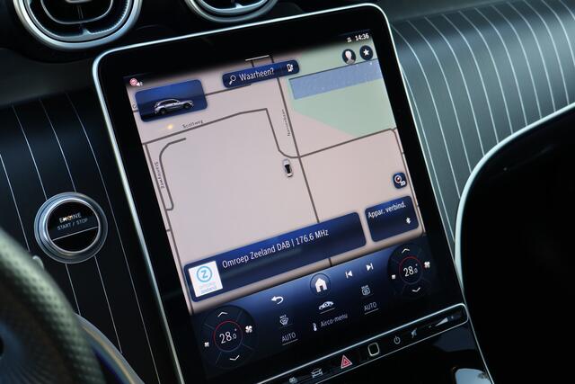 Mercedes-Benz GLC-KLASSE 300e 4MATIC AMG Line l Techniek pakket l Luchtvering l Panoramadak l Burmester l MULTIBEAM LED l Memory l Night pakket l MBUX l Head Up l THERMOTRONIC l Sfeerverlichting l 360 gr Camera l Elektrisch bedienbare achterklep l KEYLESS GO l Wegklapbare Trekhaa