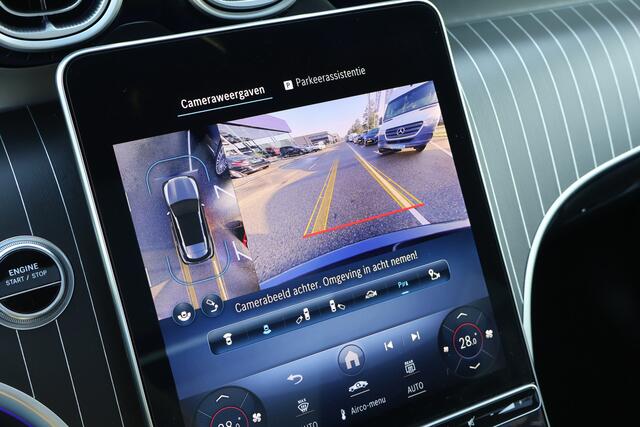 Mercedes-Benz GLC-KLASSE 300e 4MATIC AMG Line l Techniek pakket l Luchtvering l Panoramadak l Burmester l MULTIBEAM LED l Memory l Night pakket l MBUX l Head Up l THERMOTRONIC l Sfeerverlichting l 360 gr Camera l Elektrisch bedienbare achterklep l KEYLESS GO l Wegklapbare Trekhaa