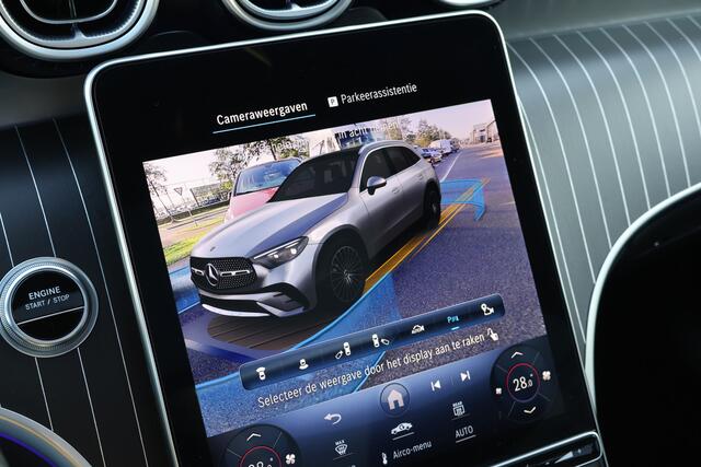 Mercedes-Benz GLC-KLASSE 300e 4MATIC AMG Line l Techniek pakket l Luchtvering l Panoramadak l Burmester l MULTIBEAM LED l Memory l Night pakket l MBUX l Head Up l THERMOTRONIC l Sfeerverlichting l 360 gr Camera l Elektrisch bedienbare achterklep l KEYLESS GO l Wegklapbare Trekhaa