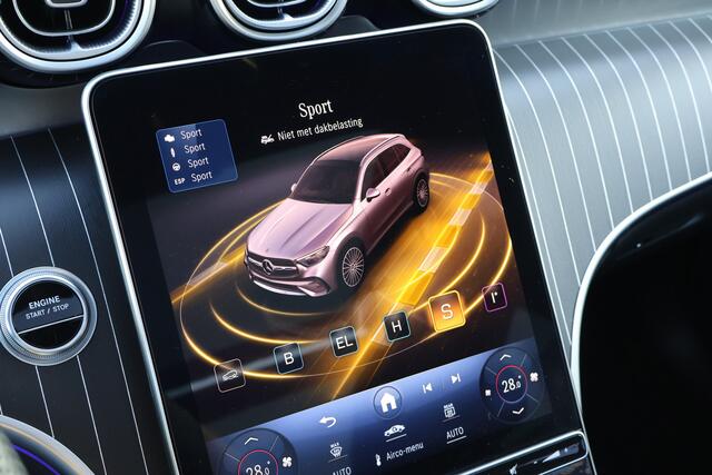 Mercedes-Benz GLC-KLASSE 300e 4MATIC AMG Line l Techniek pakket l Luchtvering l Panoramadak l Burmester l MULTIBEAM LED l Memory l Night pakket l MBUX l Head Up l THERMOTRONIC l Sfeerverlichting l 360 gr Camera l Elektrisch bedienbare achterklep l KEYLESS GO l Wegklapbare Trekhaa