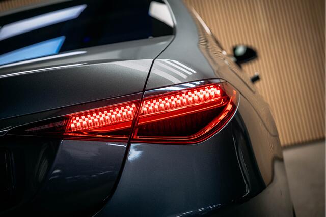 Mercedes-Benz S-KLASSE 500 4MATIC in topstaat verkerende S500 4 Matic lage km stand