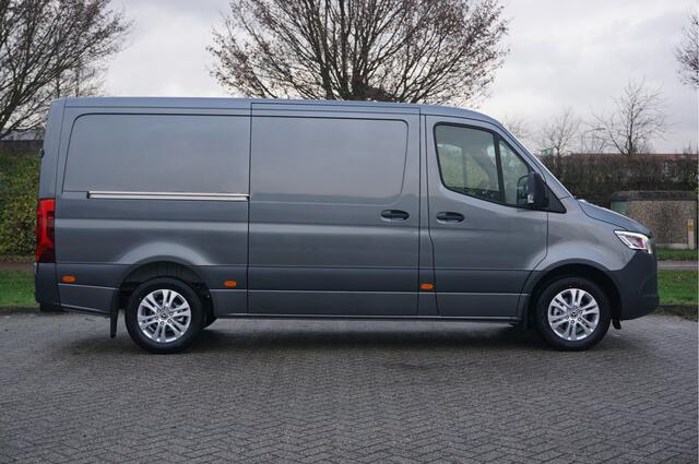 Mercedes-Benz SPRINTER 319CDI Select L2H1 10.25" Mbux, ACC, LED, 3.5T Trekhaak, 17" LM!! NR. 668