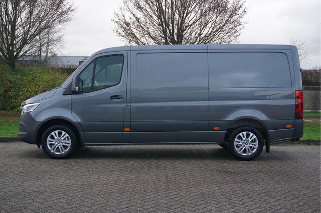 Mercedes-Benz SPRINTER 319CDI Select L2H1 10.25" Mbux, ACC, LED, 3.5T Trekhaak, 17" LM!! NR. *966*