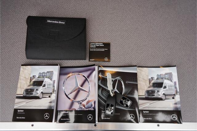 Mercedes-Benz SPRINTER 319 1.9 CDI L2H2 RWD 2x Auto Schuifdeur 360° Distronic Navi Trekhaak 3.5T