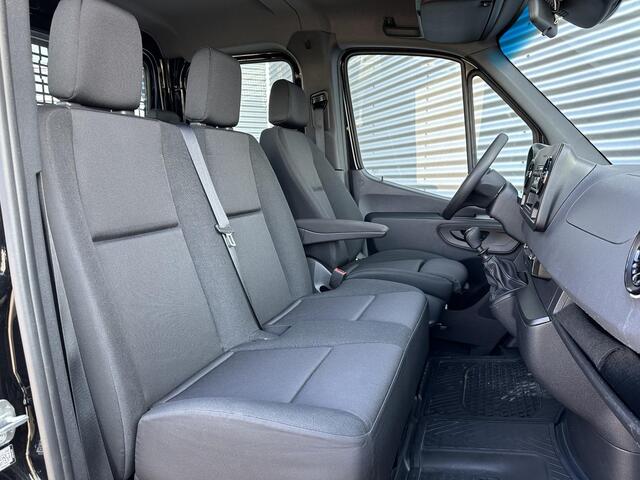 Mercedes-Benz SPRINTER 317 CDI Pick-up 7-Persoons Trekhaak 3500kg Open laadbak Dubbel Cabine