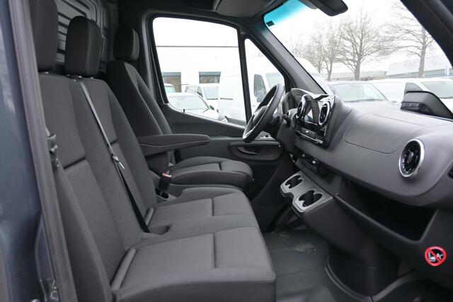 Mercedes-Benz SPRINTER 317 CDI L3H2 Pro 3500 kg Trekhaak, LED, Climate control