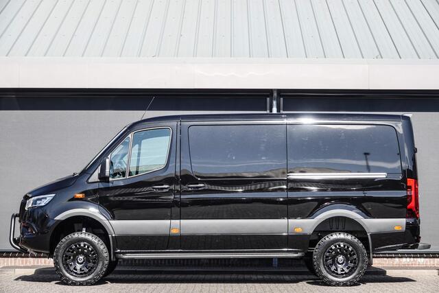 Mercedes-Benz SPRINTER 4x4 319Cdi 190Pk 9G-tronic | L2H1 | 2xSchuifdeur | 4WD | AWD | Bullbar | Treeplanken | 19'' All Terrain | Obsidian Black