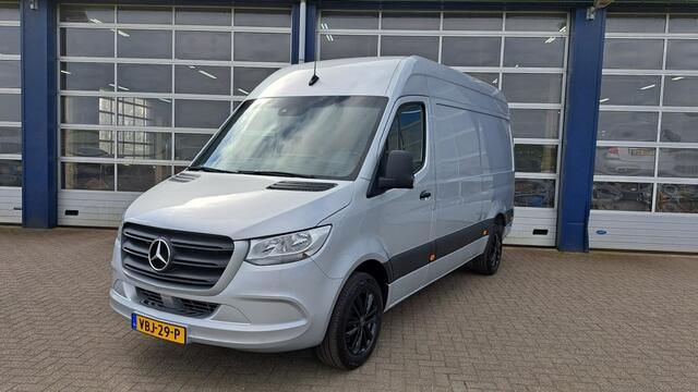 Mercedes-Benz SPRINTER 319CDI 3.0V6 190PK L2H2 / M-Bux / 3.500kg Trekhaak / Leer / Dis