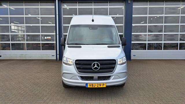 Mercedes-Benz SPRINTER 319CDI 3.0V6 190PK L2H2 / M-Bux / 3.500kg Trekhaak / Leer / Dis