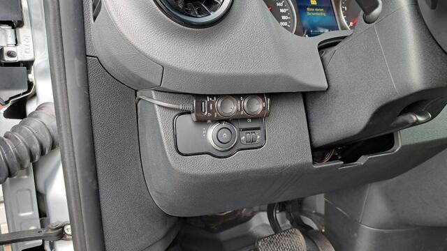 Mercedes-Benz SPRINTER 319CDI 3.0V6 190PK L2H2 / M-Bux / 3.500kg Trekhaak / Leer / Dis