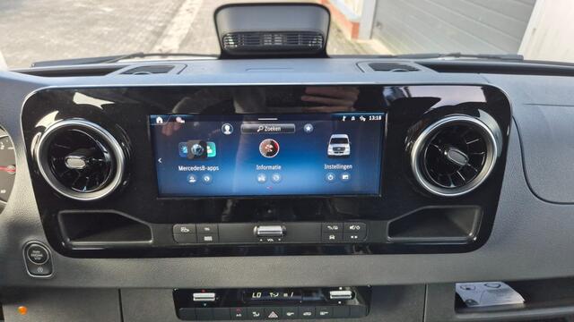 Mercedes-Benz SPRINTER NIEUWE TAXI ROLSTOELBUS met verlaagde voorinstap.