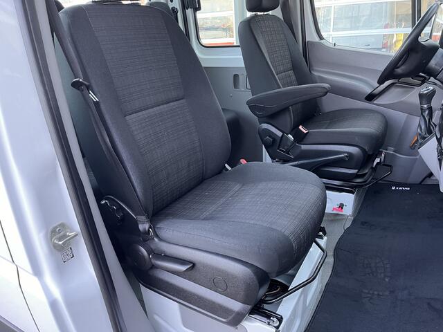 Mercedes-Benz SPRINTER 513 CDI 366 Hiab Laadkraan 018T Trekhaak 2000 kg Airco 6 persoons uitvoering Open laadbak Pick-up Euro 6 Verkeersbord Actiebord Pijlenbord Bakwagen P-up Tachograaf 1e eigenaar ex gemeente