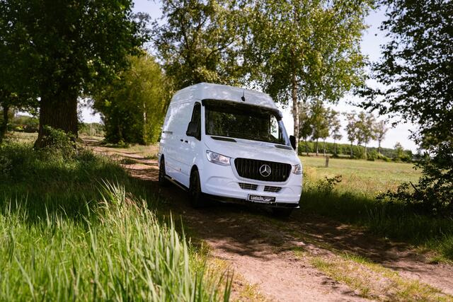 Mercedes-Benz SPRINTER 317 CDI 170 pk Aut Special Edition L2H2 AMG Grille Navi, Camera, 20" LMV, Sidebars, Bumpers in Kleur, 3-Zits