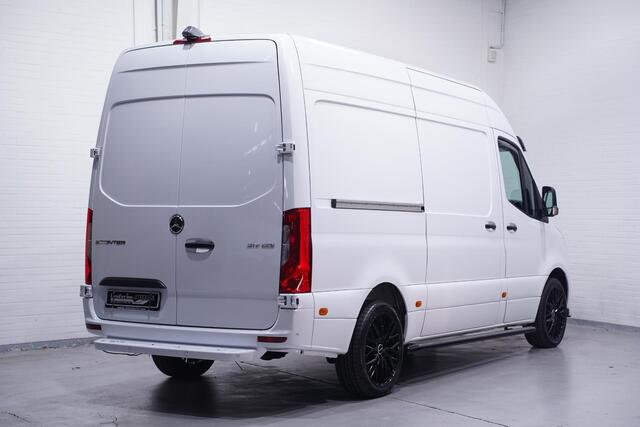 Mercedes-Benz SPRINTER 317 CDI 170 pk Aut Special Edition L2H2 AMG Grille Navi, Camera, 20" LMV, Sidebars, Bumpers in Kleur, 3-Zits